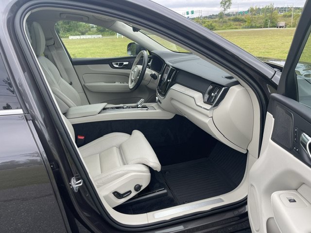 Used 2022 Silver Volvo Inscription image 12