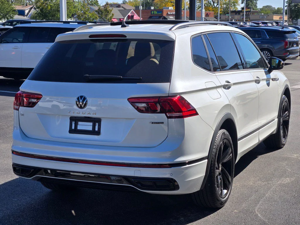 Used 2024 White Volkswagen 2.0T SE R-Line Black image 10