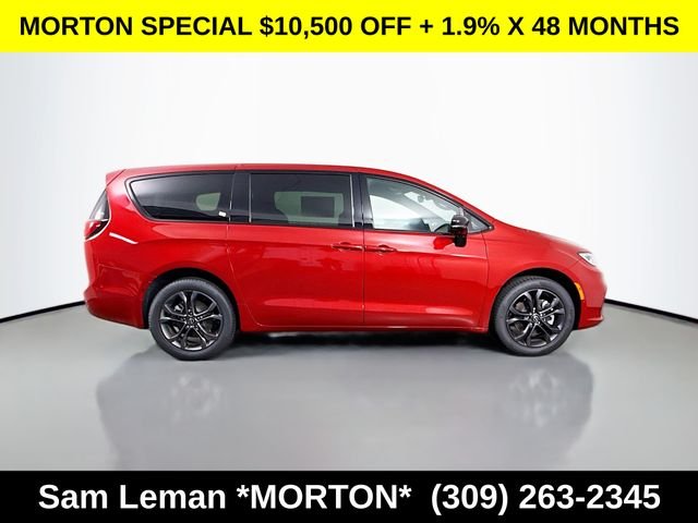 New 2026 Red Hot Pearl-Coat Exterior Paint Chrysler Select image 8