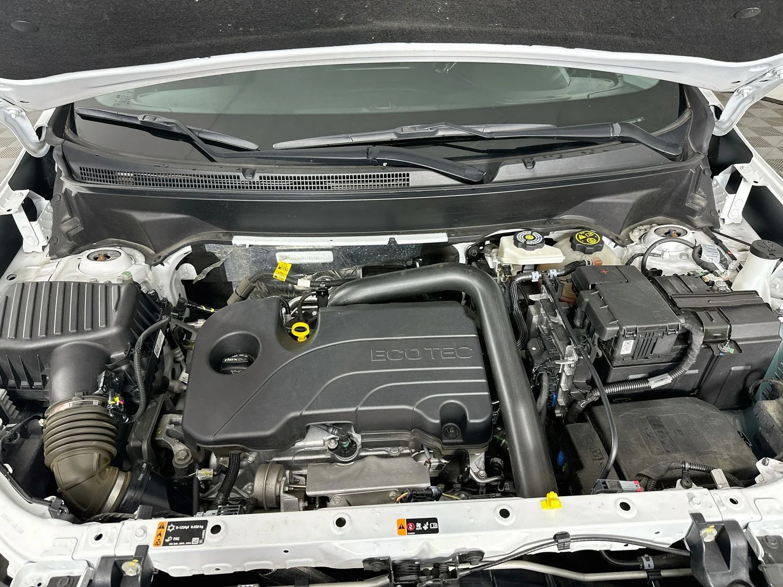 Used 2024 Summit White Chevrolet LT image 32