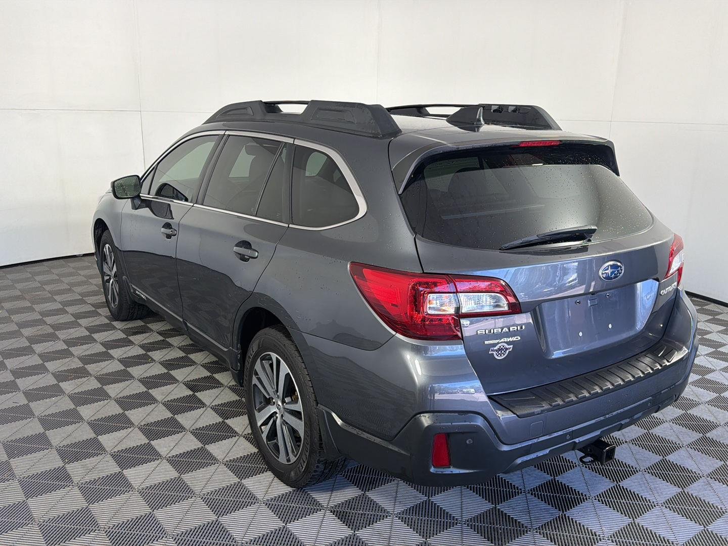 Used 2018 Magnetite Gray Metallic Subaru Limited image 8