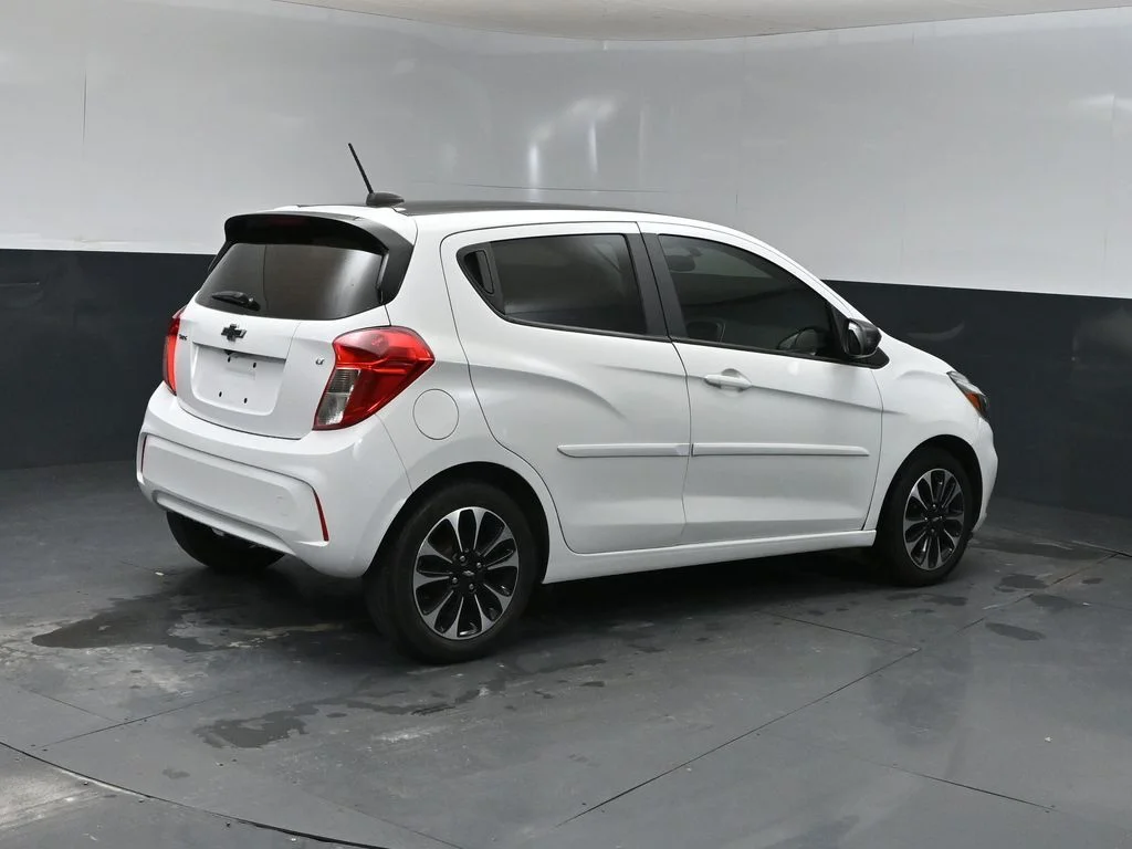 Used 2021 White Chevrolet 1LT image 2
