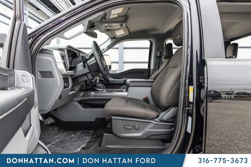 New 2027 Agate Black Metallic Ford F-250® XLT image 4