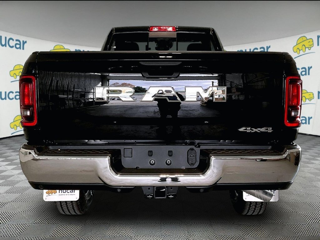 New 2026 Diamond Black Crystal Pearl-Coat Exterior Paint RAM Tradesman image 6