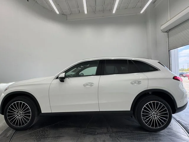 New 2027 White Mercedes-Benz GLC 300 image 15