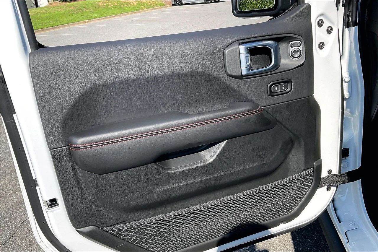 New 2026 Bright White Clearcoat Jeep Rubicon X image 23