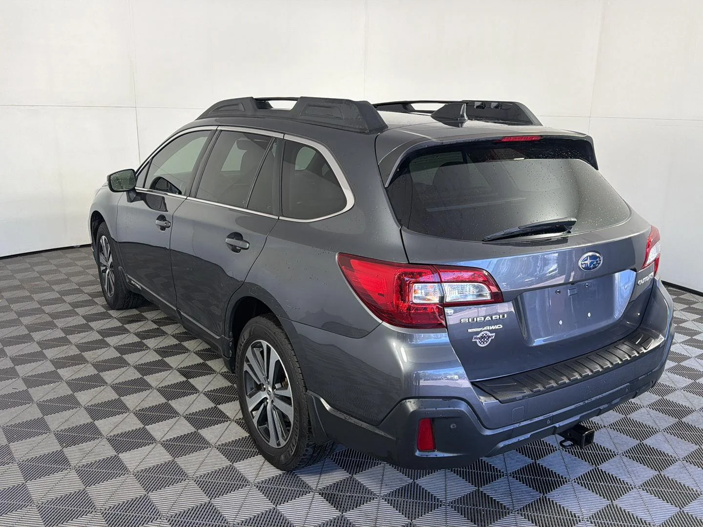 Used 2018 Magnetite Gray Metallic Subaru Limited image 8