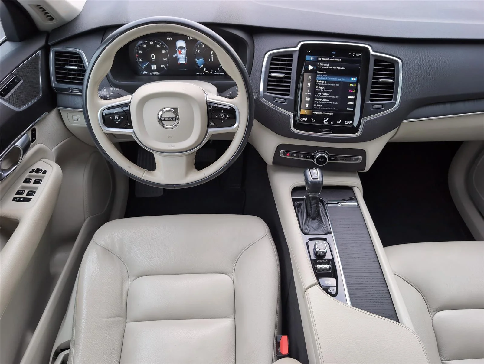 Used 2020 Crystal White Metallic Volvo Momentum image 28
