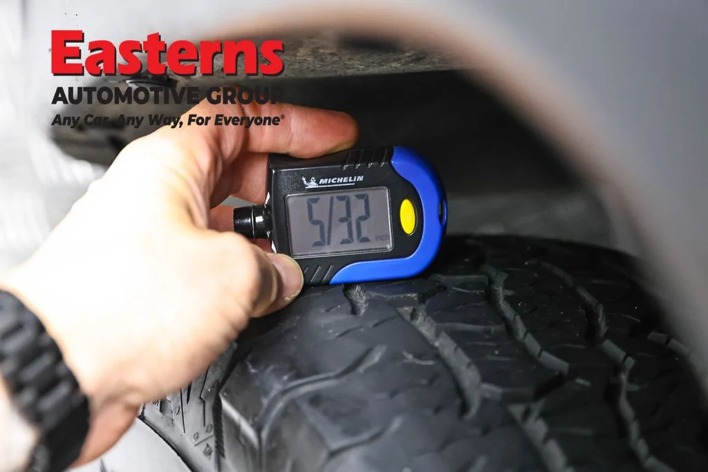 Used 2022 Silver Jeep Latitude image 27
