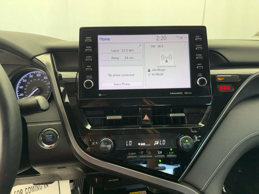 Used 2022 Off-white Toyota SE image 23