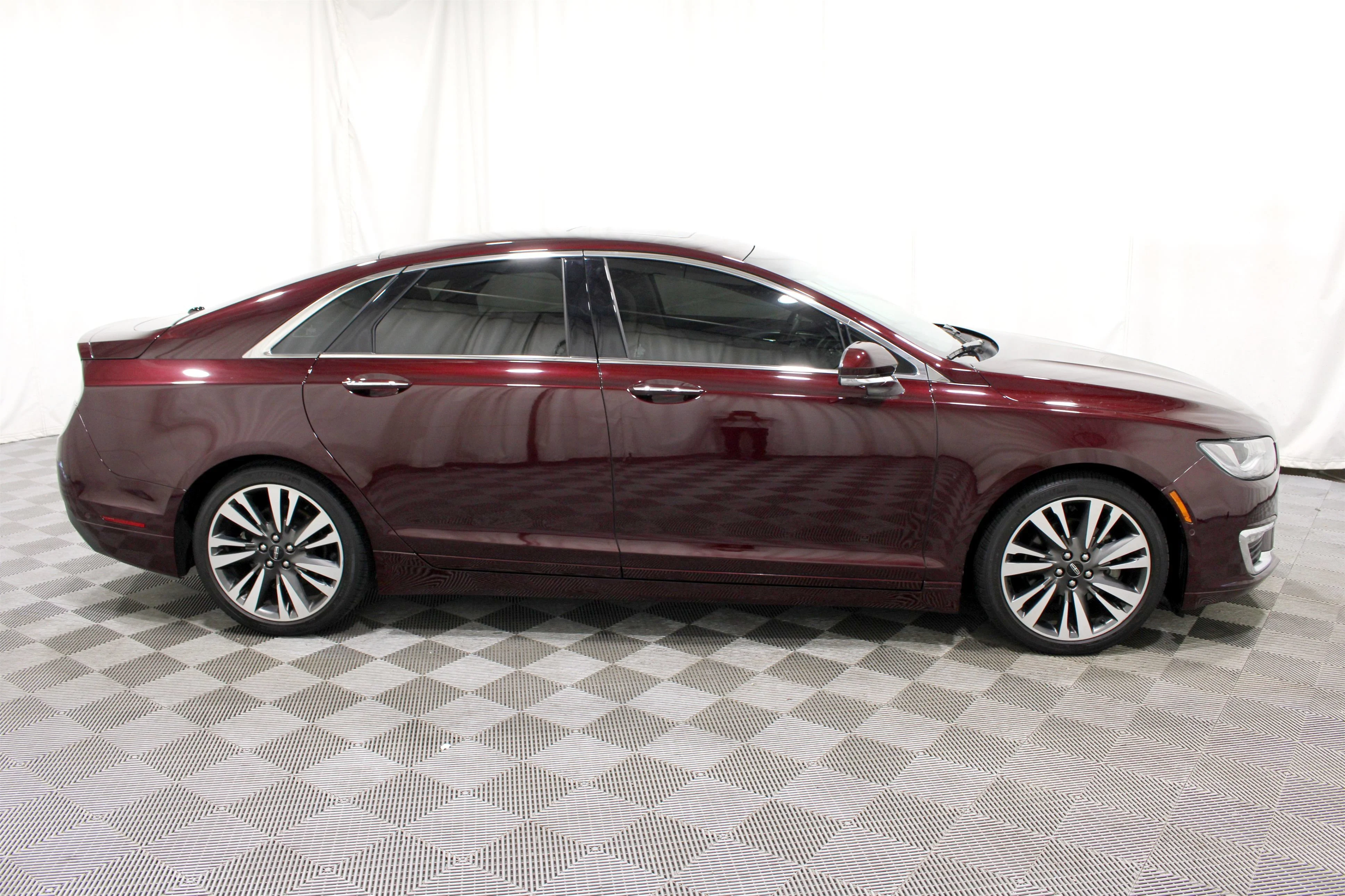 Used 2018 Burgundy Velvet Metallic Tinted Clearcoat Lincoln Select image 29