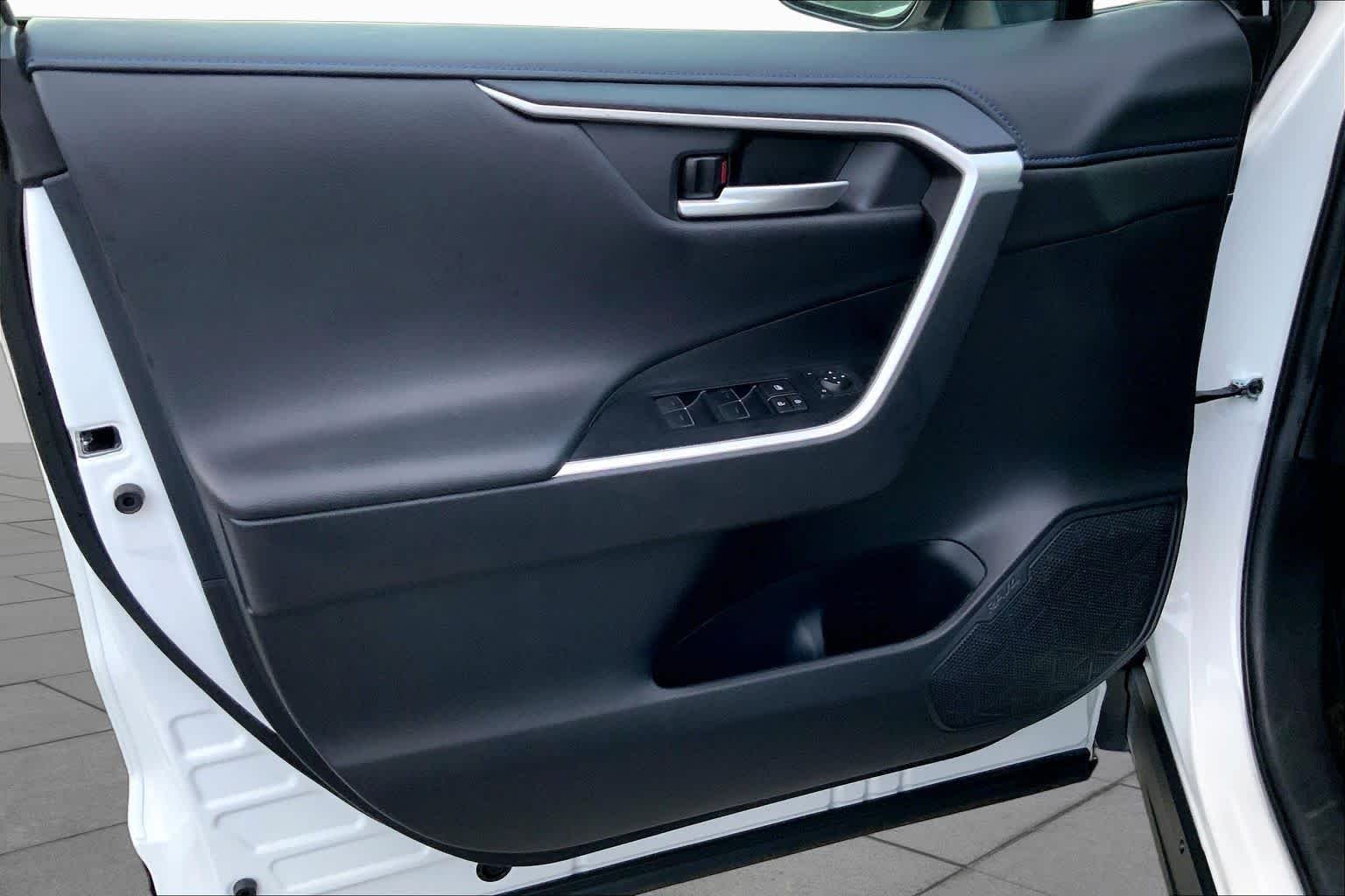 Used 2023 Wind Chill Pearl/Midnight Black Metallic Toyota Hybrid XSE image 21