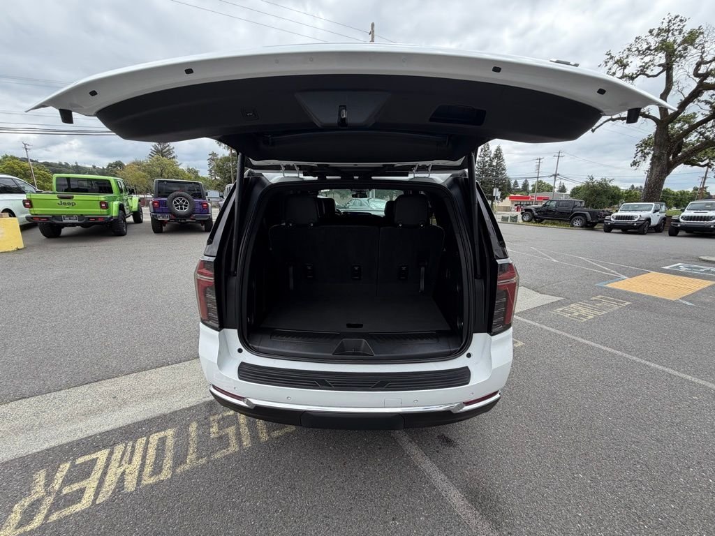 Used 2025 White Chevrolet LT image 26