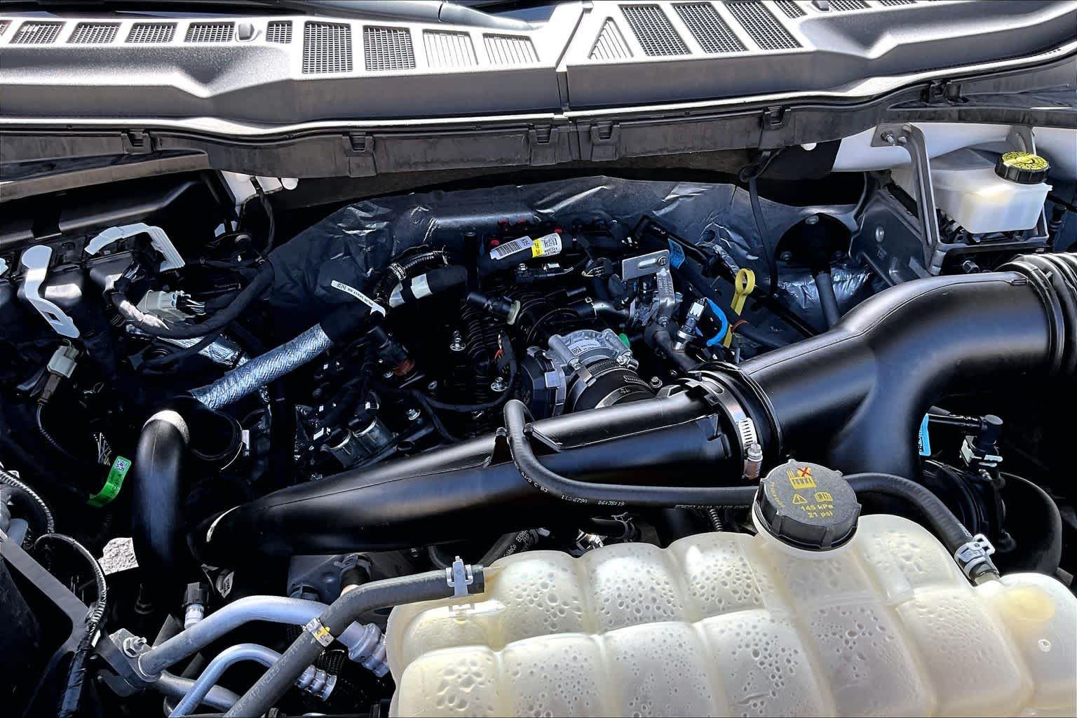 Used 2023 Oxford White Ford XLT image 33