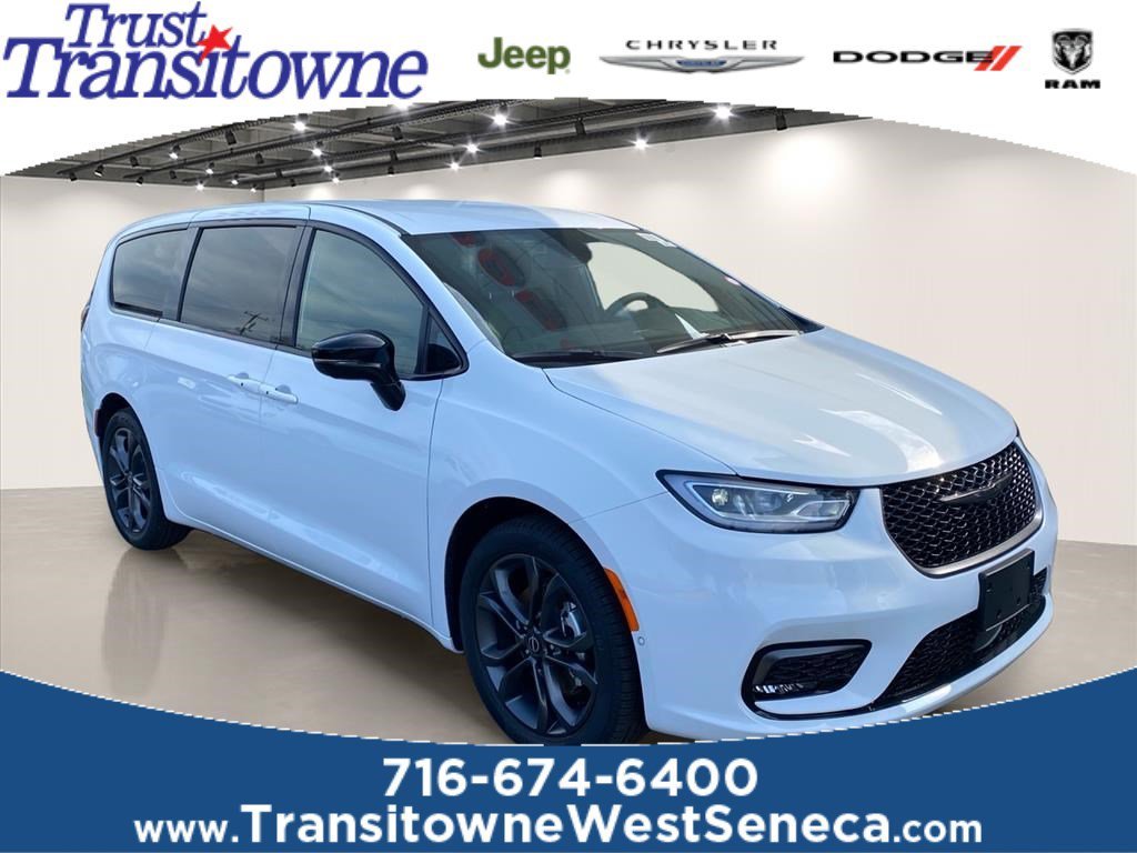 2026 Chrysler Pacifica Select's photo
