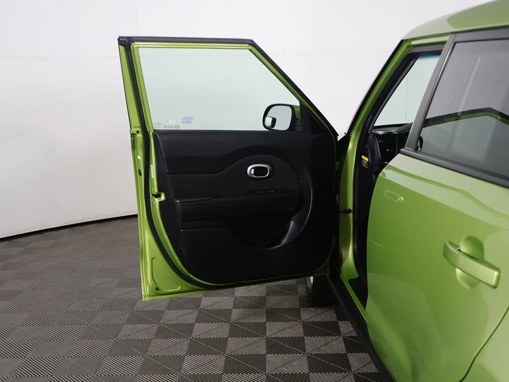 Used 2014 Green Kia Base image 13
