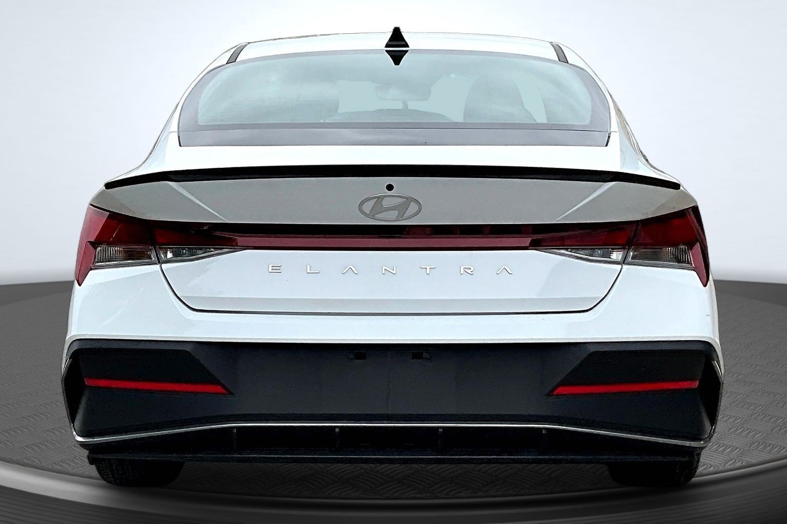 Used 2025 White Hyundai SEL Sport image 4