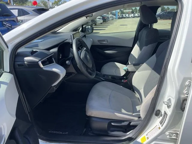 Used 2020 White Toyota LE image 11