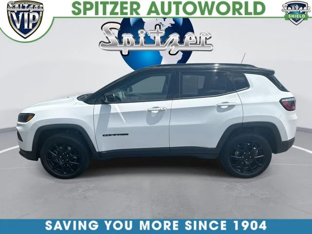 Used 2023 White Jeep Latitude image 6