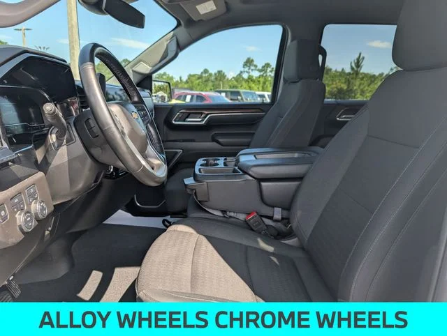 Used 2025 White Chevrolet LT image 15