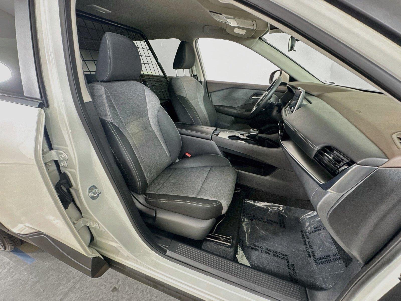 Used 2022 Pearl White Tricoat Nissan SV image 25