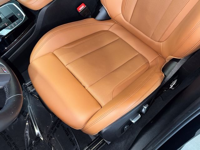 Used 2023 Black Sapphire Metallic BMW sDrive30i image 34