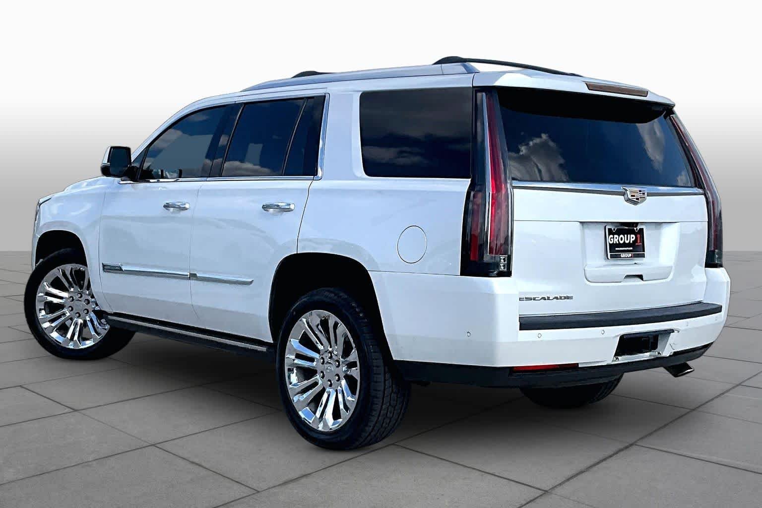 Used 2017 Crystal White Tricoat Cadillac Premium Luxury image 12