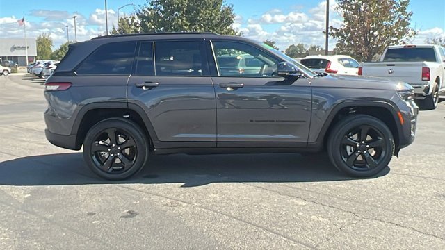 2025 Jeep Grand Cherokee Altitude - Photo 2