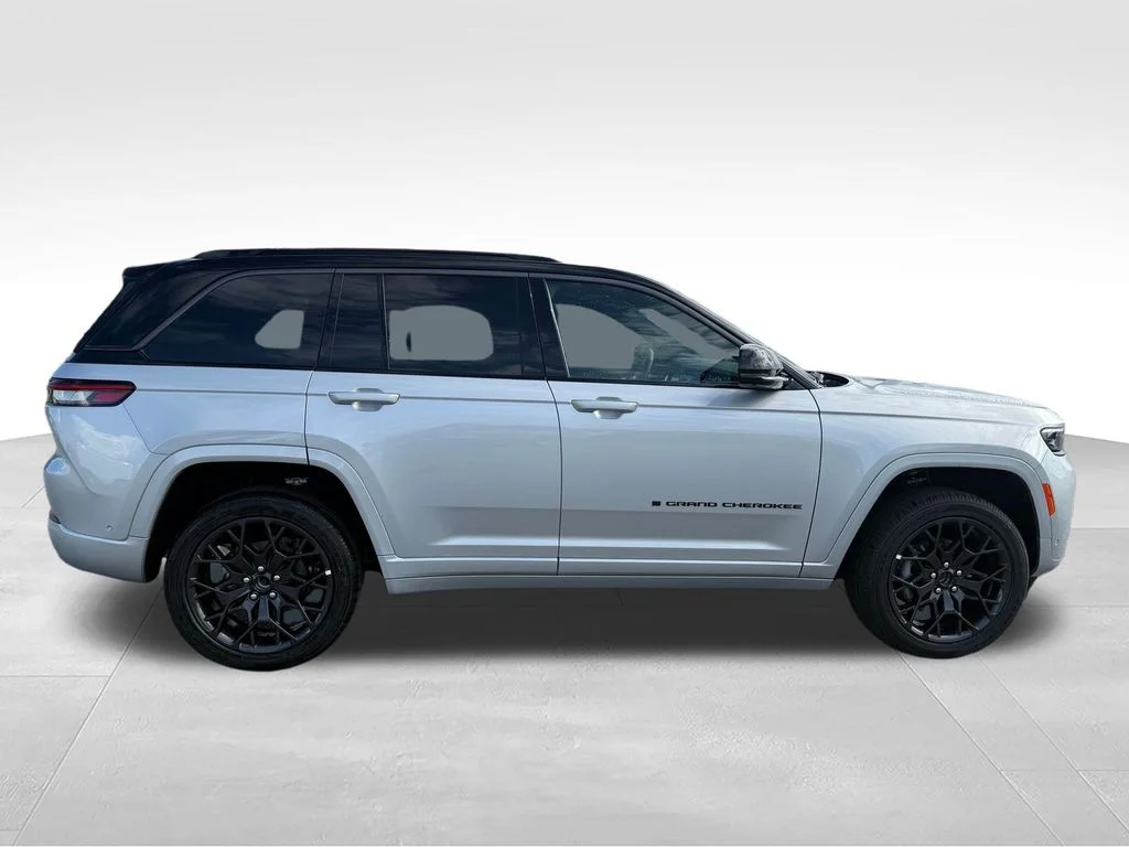 New 2026 Silver Zynith Exterior Paint Jeep Summit image 30