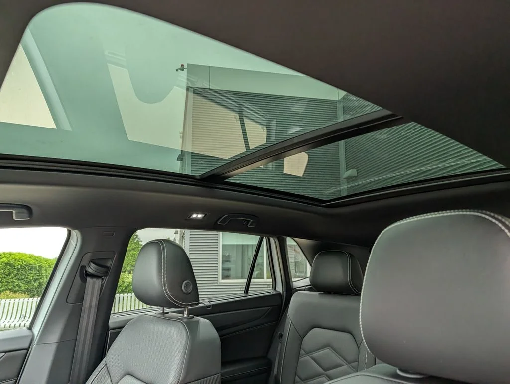 New 2026 White Volkswagen 2.0T SE w/Technology image 13