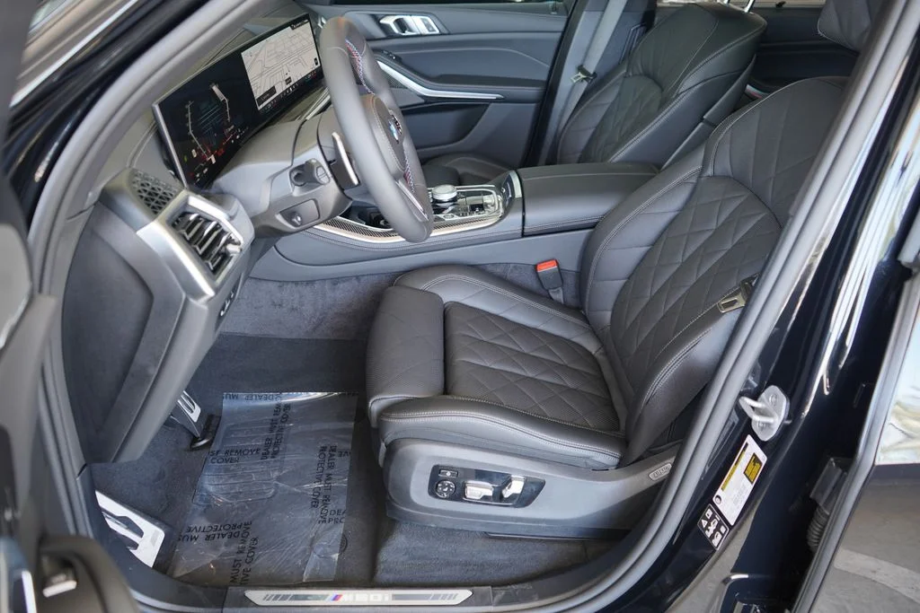 Used 2026 Black BMW M60i image 11