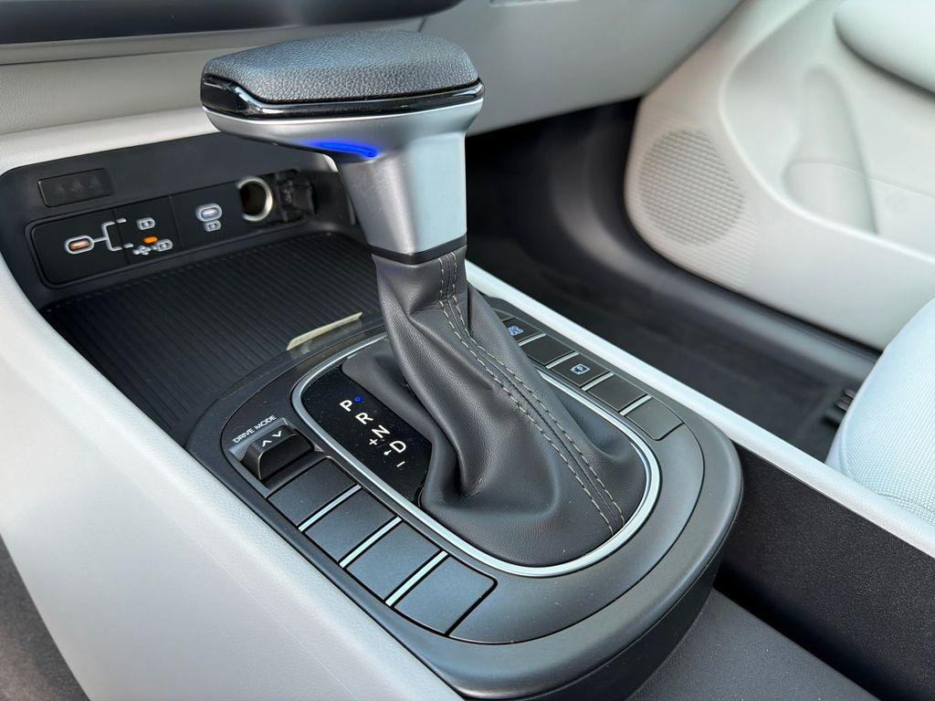 New 2026 White Hyundai SE FWD image 30