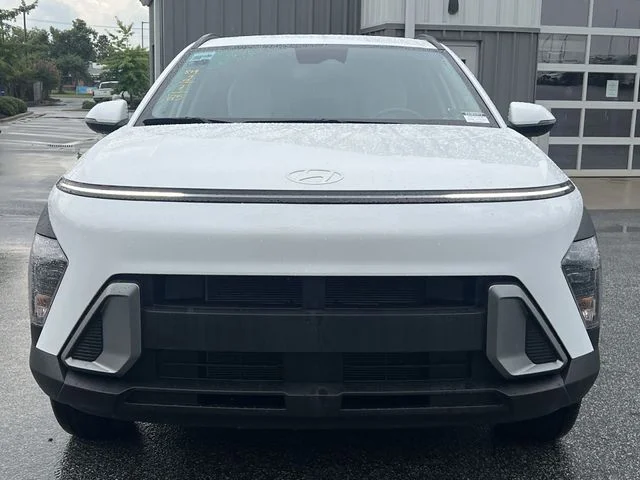 Used 2025 White Hyundai SEL image 16