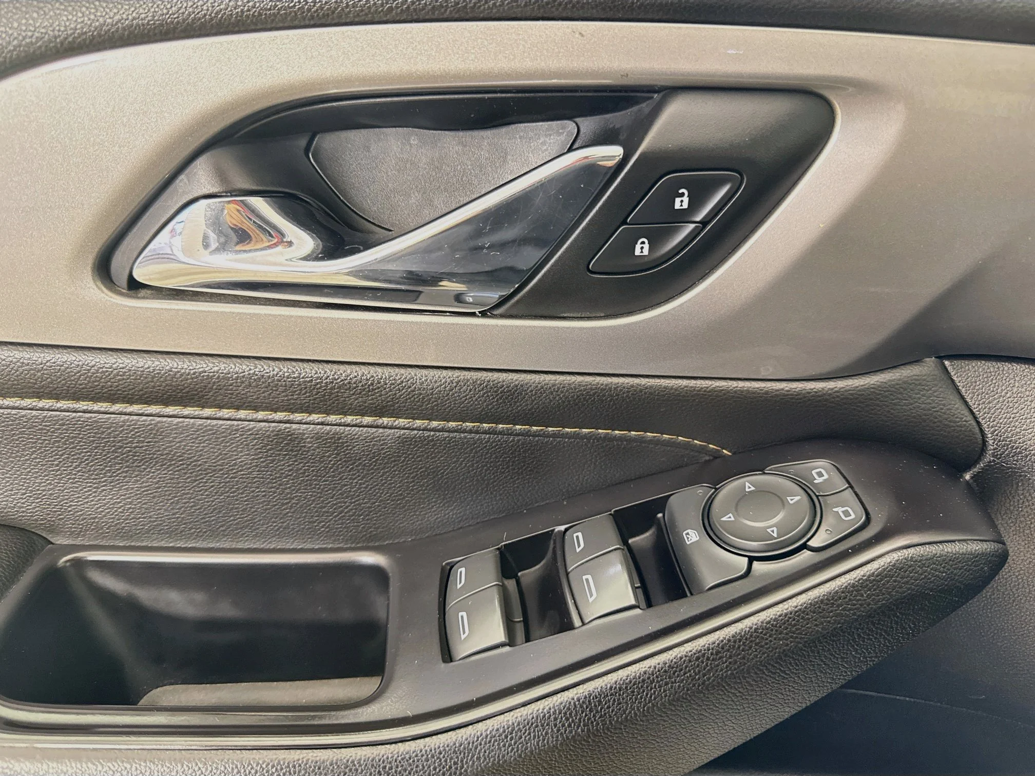 Used 2019 SILVER ICE METALLIC Chevrolet LS image 19