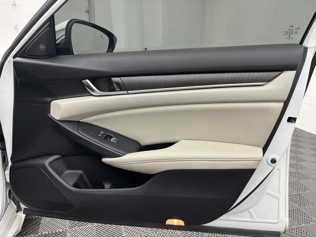 Used 2021  Honda EX-L image 29