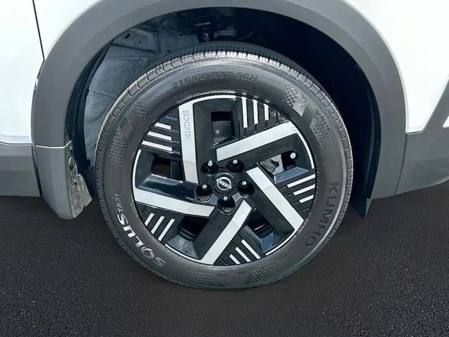 Used 2025 White Nissan SV image 28