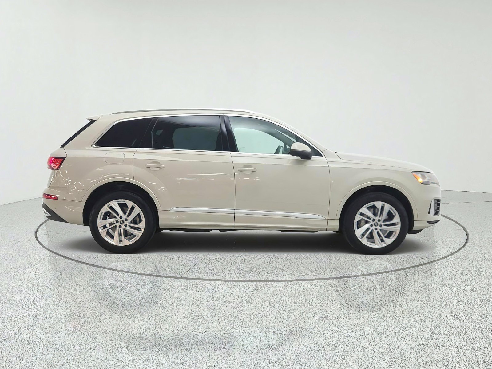 Used 2023 Vicuna Beige Metallic Audi Premium image 4