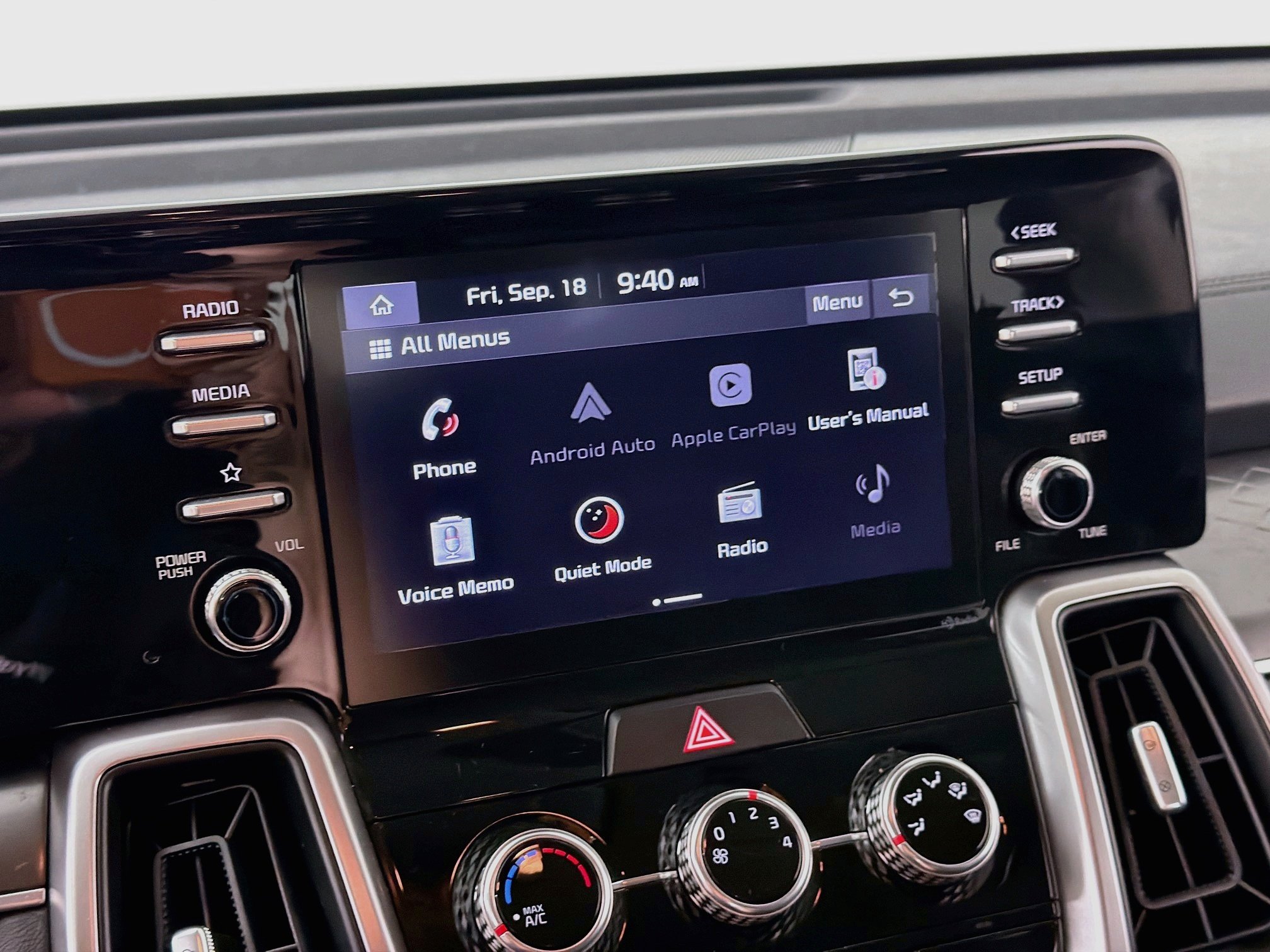 2021 Kia Sorento LX - Photo 14