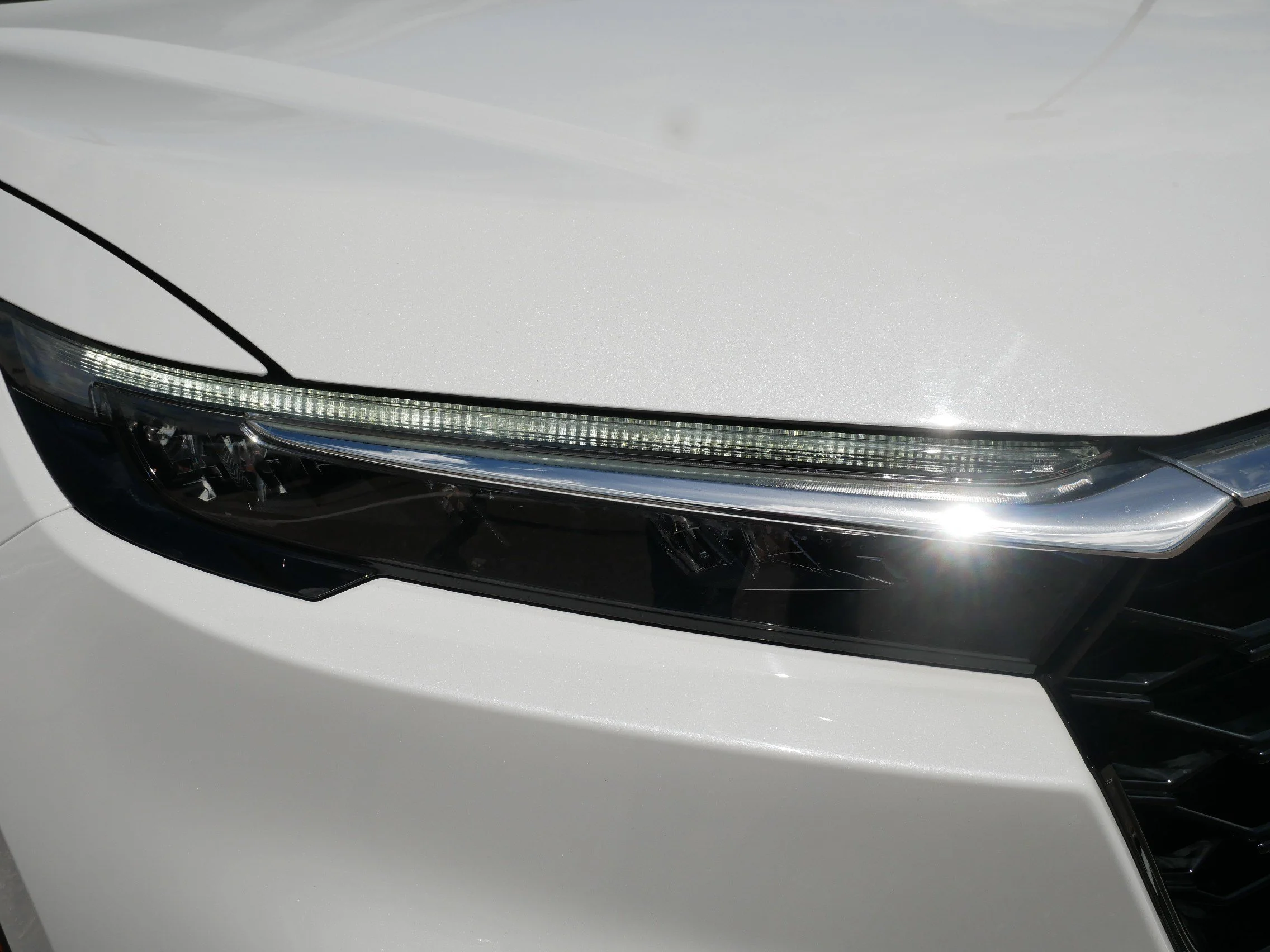 Used 2024 Platinum White Pearl Honda EX image 16