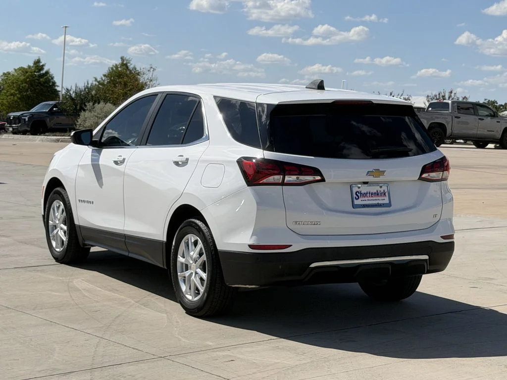 Used 2022 White Chevrolet LT image 4
