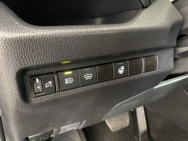 2025 Toyota RAV4 XLE - Photo 21