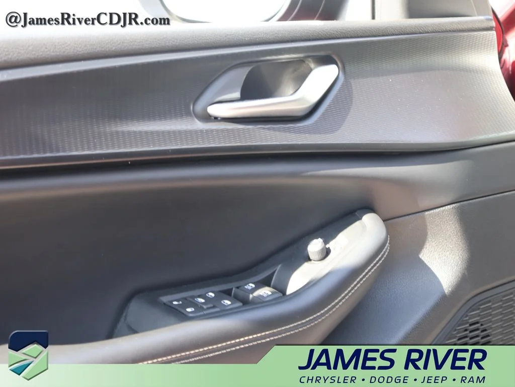 Used 2024 Red Jeep Laredo image 21