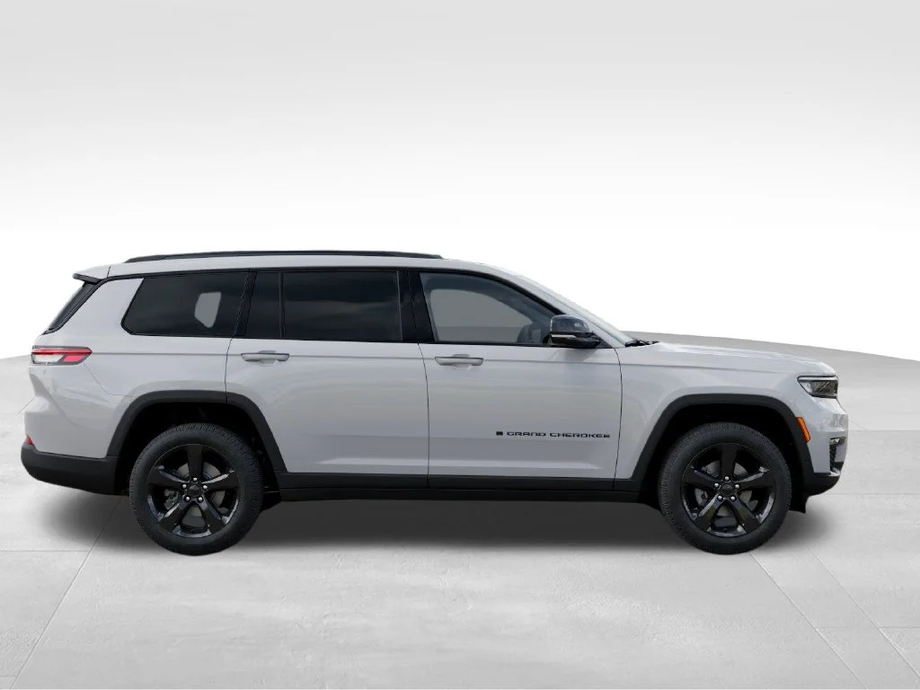 Used 2025 White Jeep Limited image 22