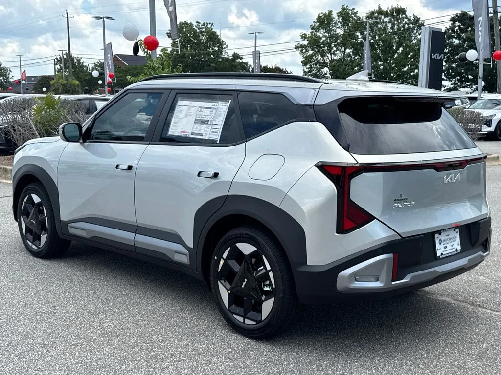 New 2027 Ivory Silver Kia EX image 5