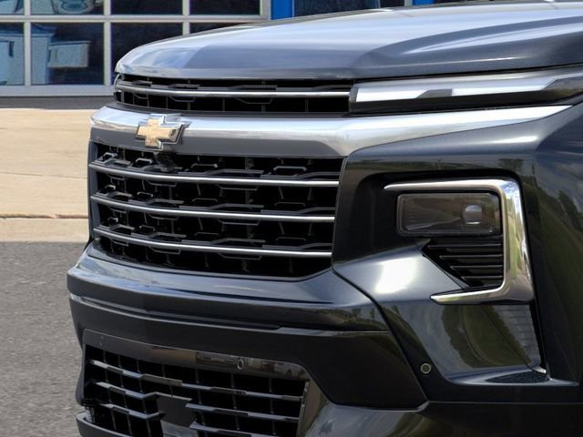 New 2026 Mosaic Black Metallic Chevrolet High Country image 13