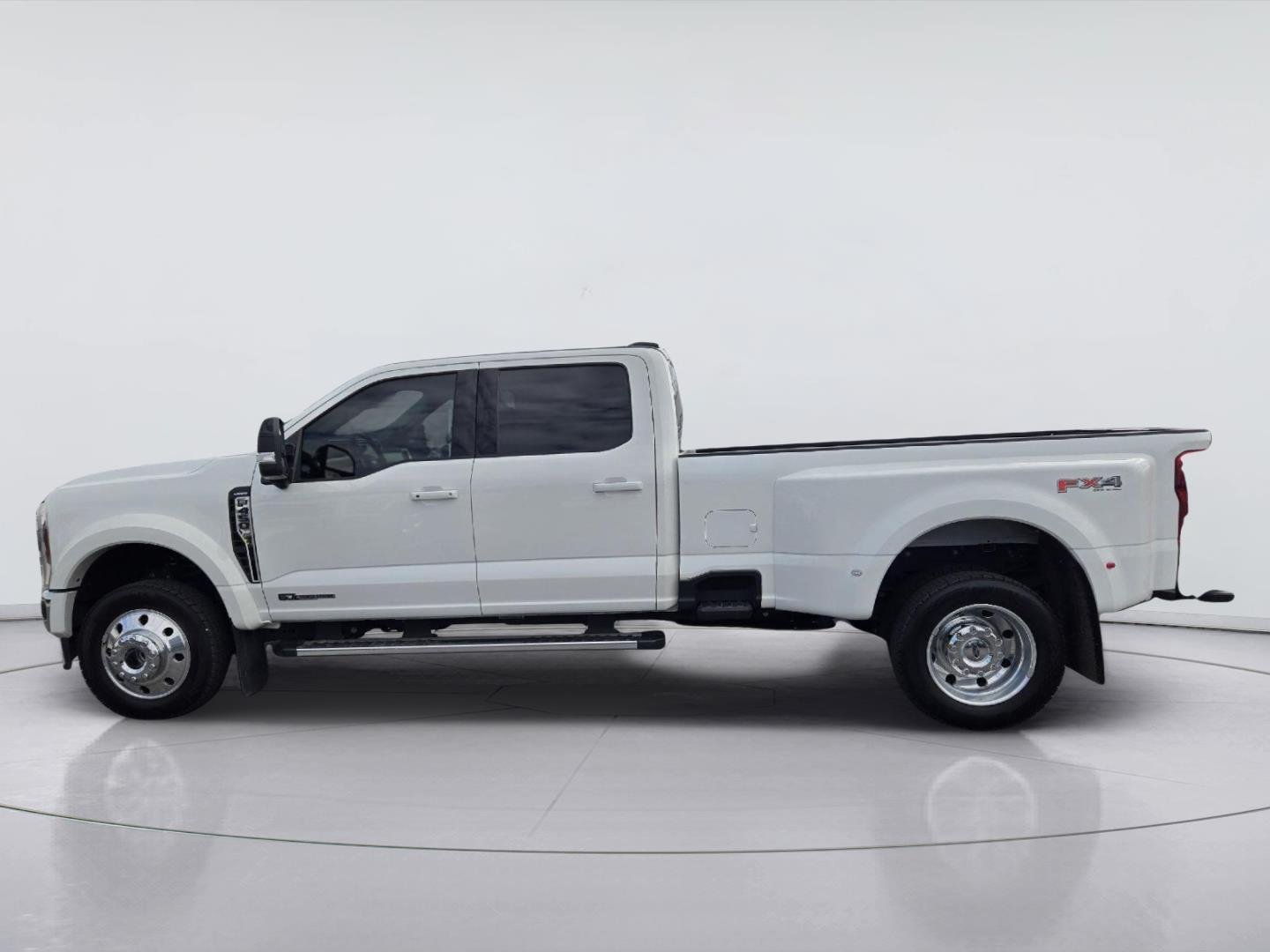 Used 2026 Star White Metallic Tri-Coat Ford Lariat image 3