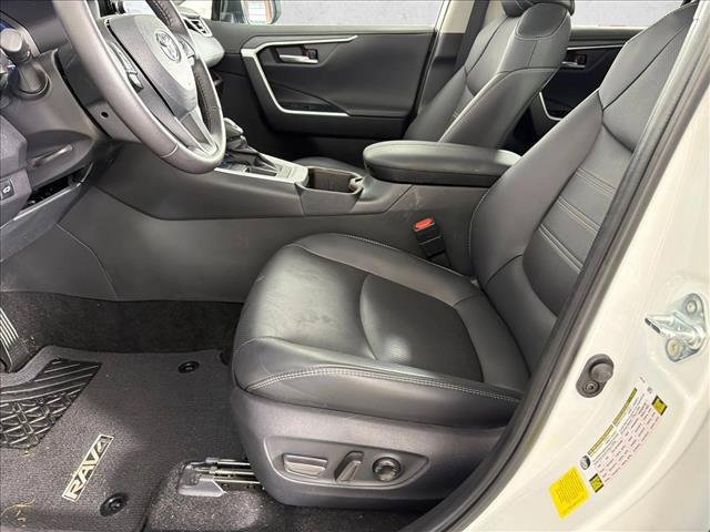Certified Used 2025 WIND CHILL PEARL Toyota  image 10