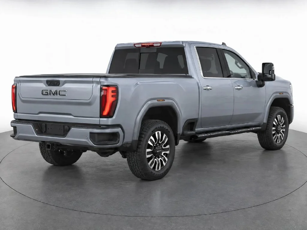 Used 2025 Silver GMC Denali Ultimate image 3