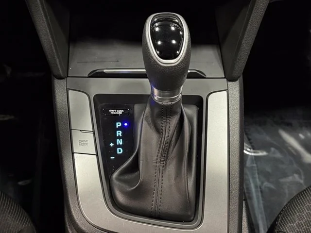 Used 2018 White Hyundai SEL image 29
