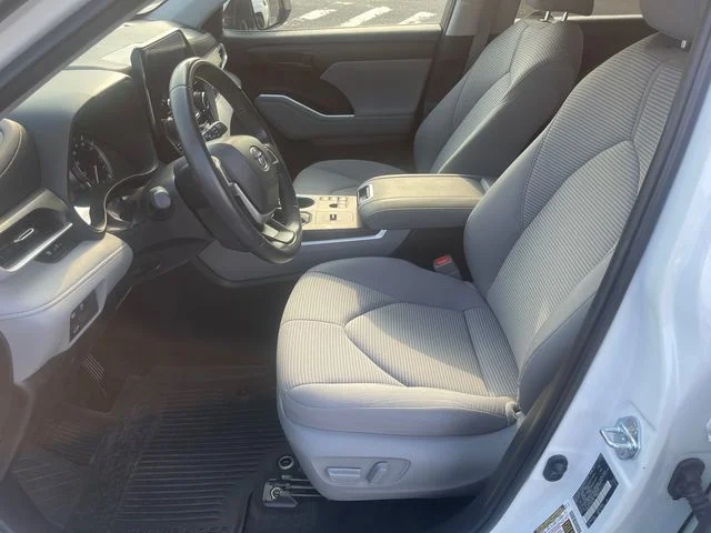 Used 2023 White Toyota LE image 18